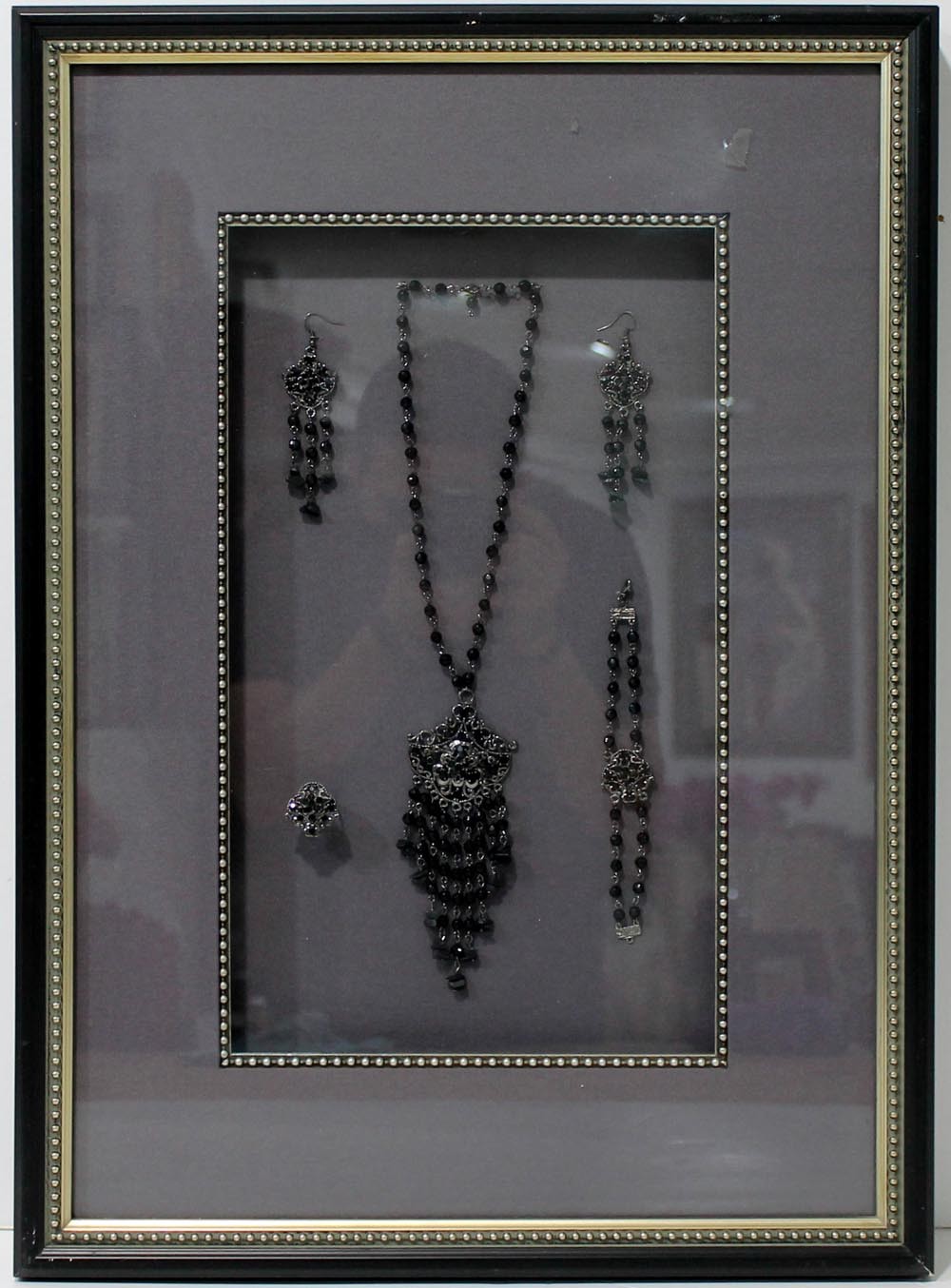 Anónimo: Picture necklace