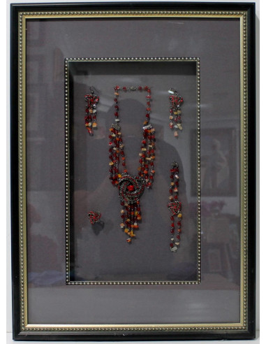 Anónimo: Picture necklace